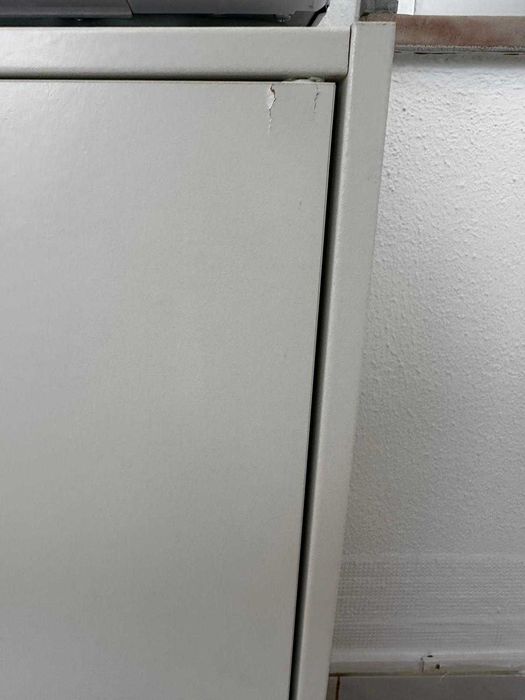 Armario branco com porta - Em bom estado!