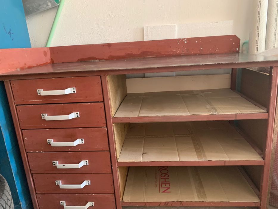 Продам  слесарный  стол