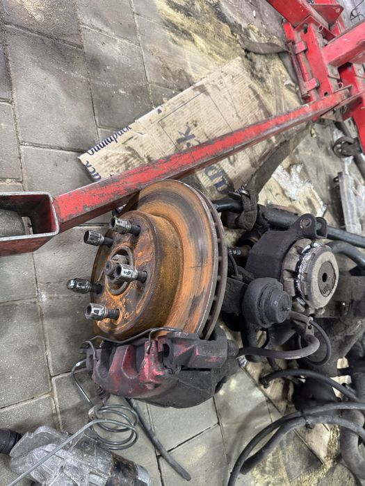 Поворотний кулак цапфа ступиця Jeep Grand Cherokee диск Джип Черокі