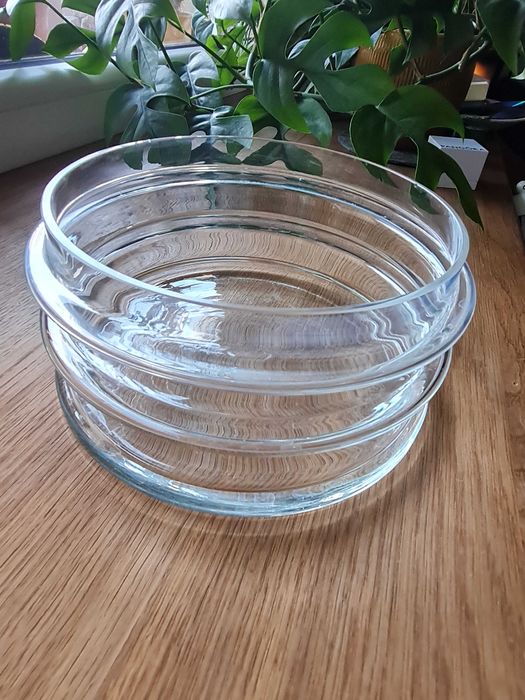 Szklana miska ciekawy design