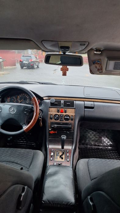 Продам Легендарный Мерседес 210