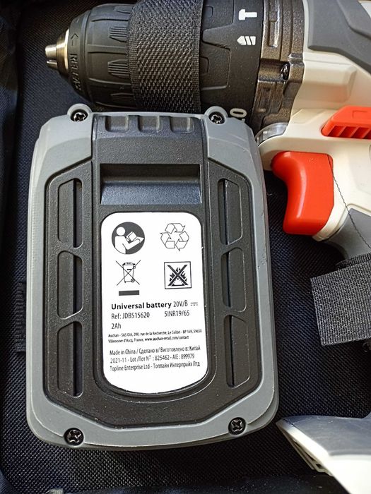 Aparafusadora eléctrica+mala+carregador+2 baterias.Qualidade,durável.