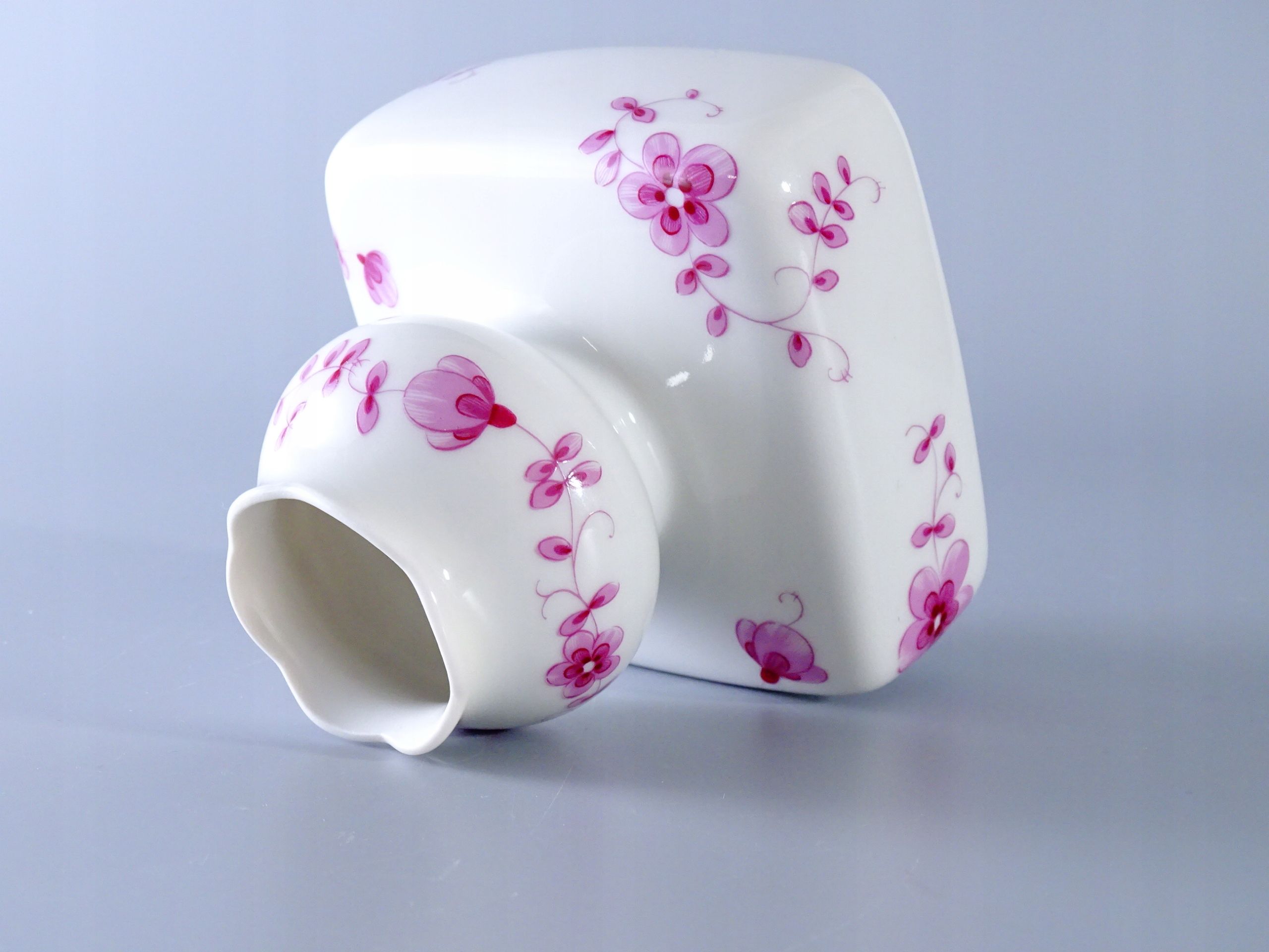 lichte lata 60/70 piękny porcelanowy wazonik