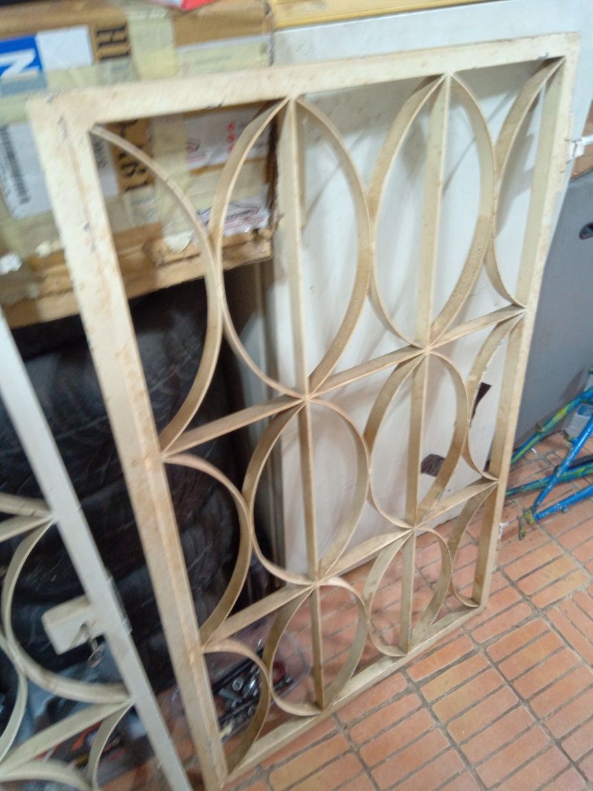 Grandes de janelas com fechadura