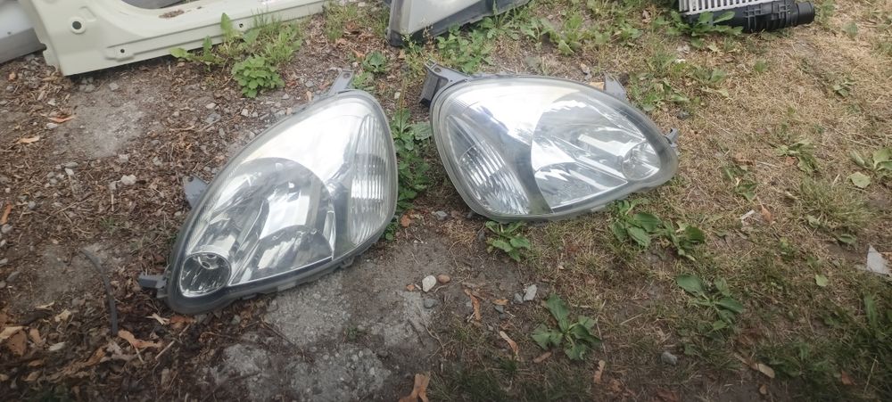 Yaris 1 lift lampa prawa lewa przód przednia