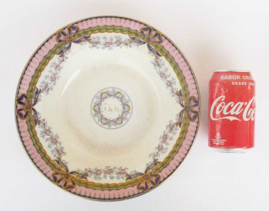 Antigo prato fundo Inglês Hope & Carter com monograma "C de M"