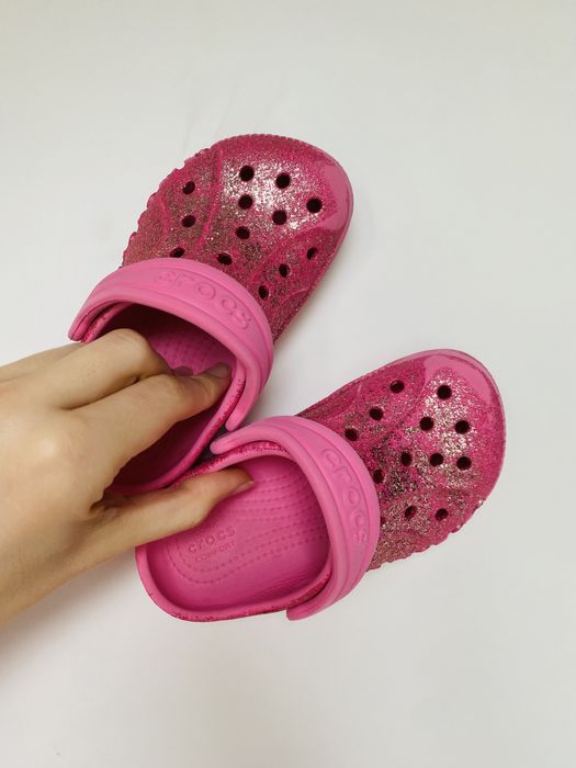 Crocs rozm C8 brokatowe