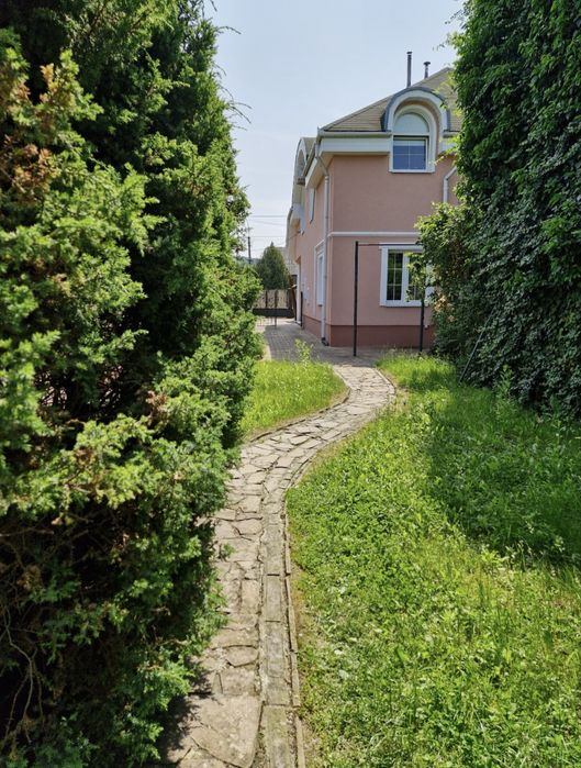 Продаж будинку близько центру Ужгорода