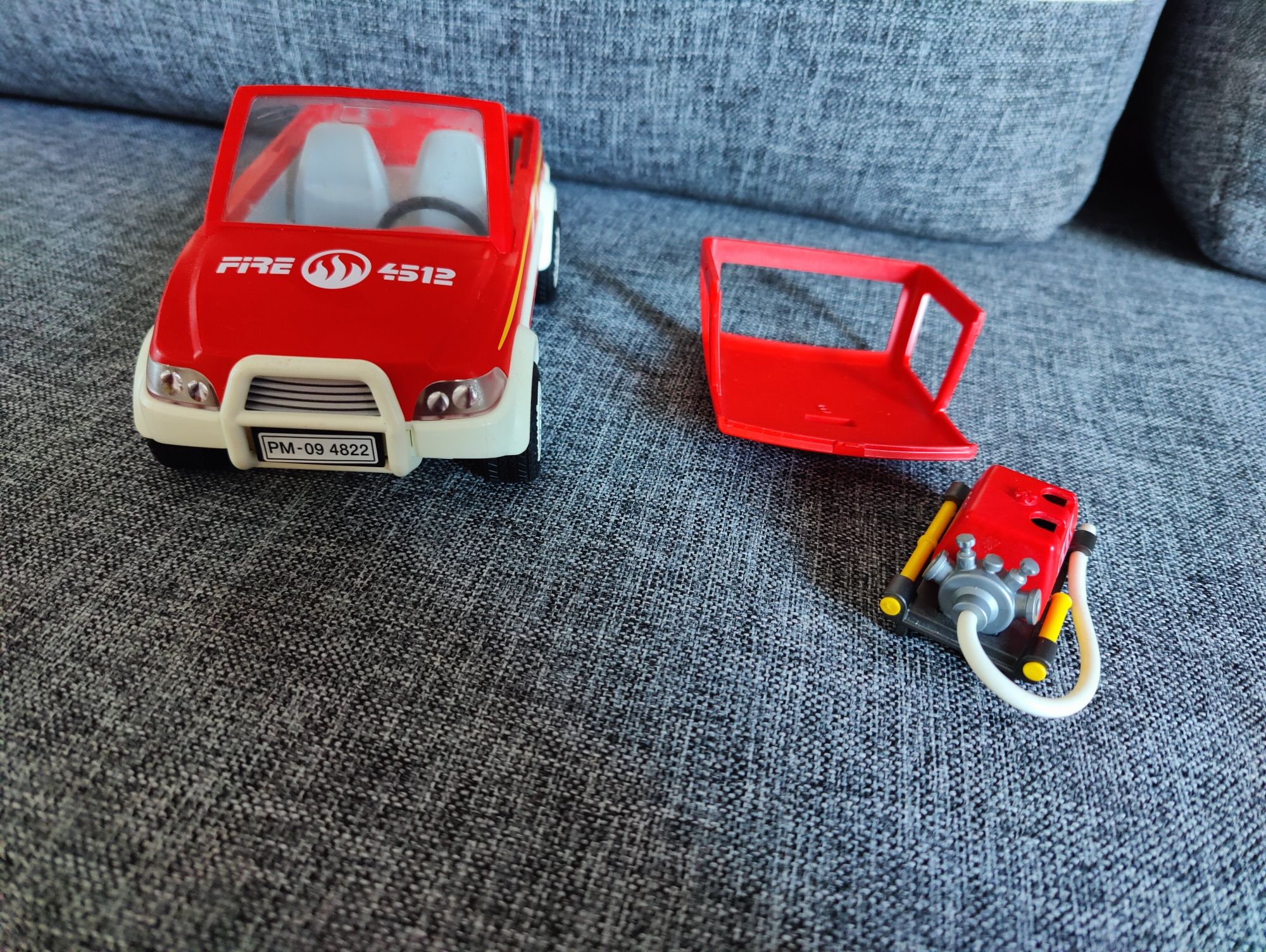 Playmobil 4822- wóz strażacki + nowy ludzik