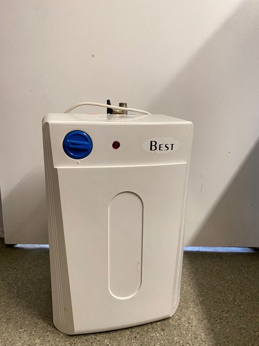 Elektryczny ogrzewacz wody podumywalkowy