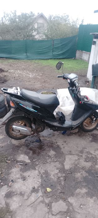 Продам скутер 50кубов на ходу только нужно злелаты тросик газа йестдок