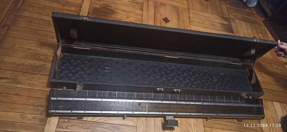 Вязальная машинка Нева 1