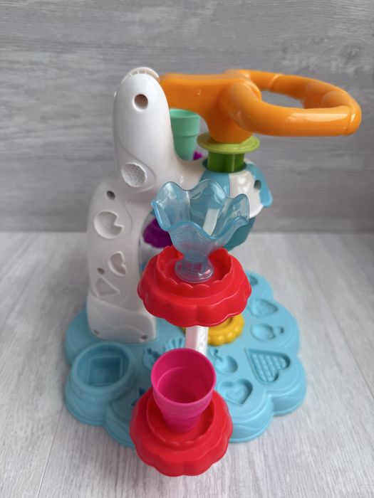 Набір для творчості з пластиліном Фабрика морозива Play doh