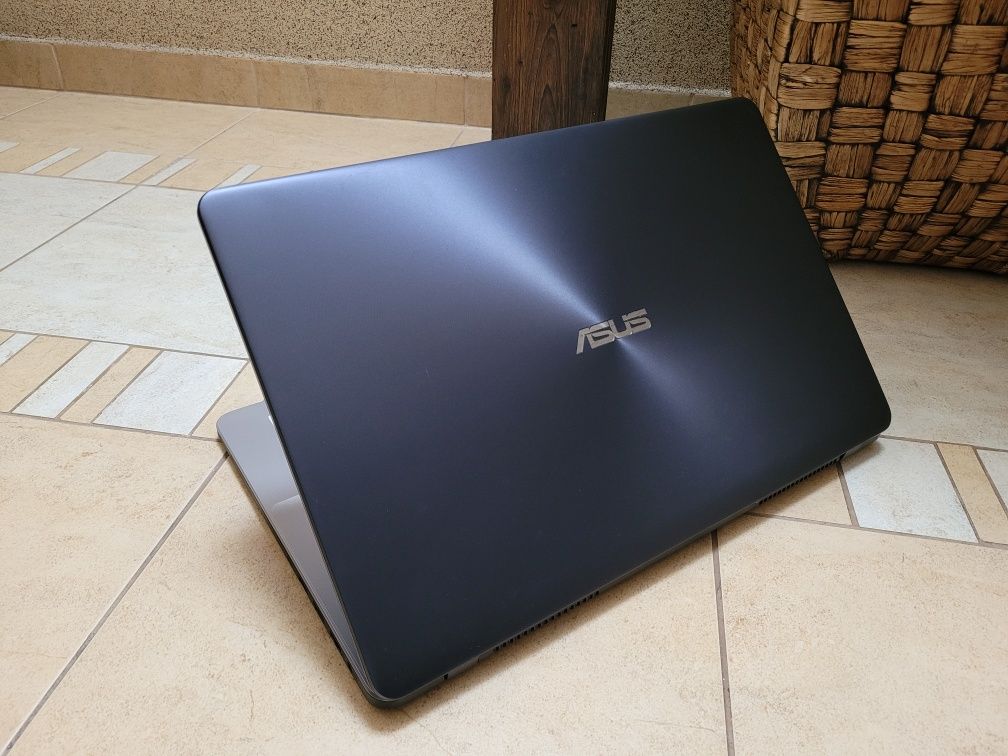 Laptop Asus Vivobook 17 - Intel / 8gb ram / dysk 1000gb / Nowa bateria