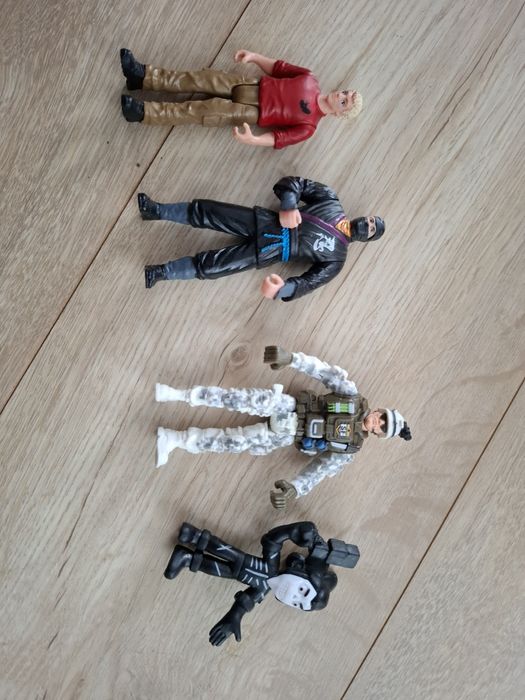 Cztery figurki, żołnieżyki, ninja, zestaw zabawki, komplet