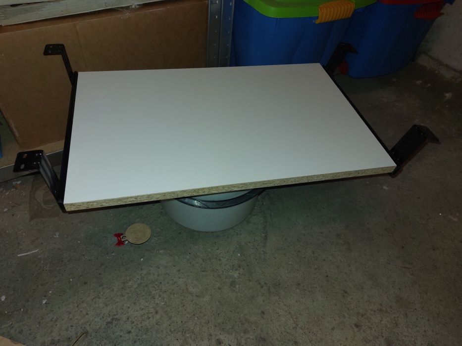 Wysuwana półka pod biurko