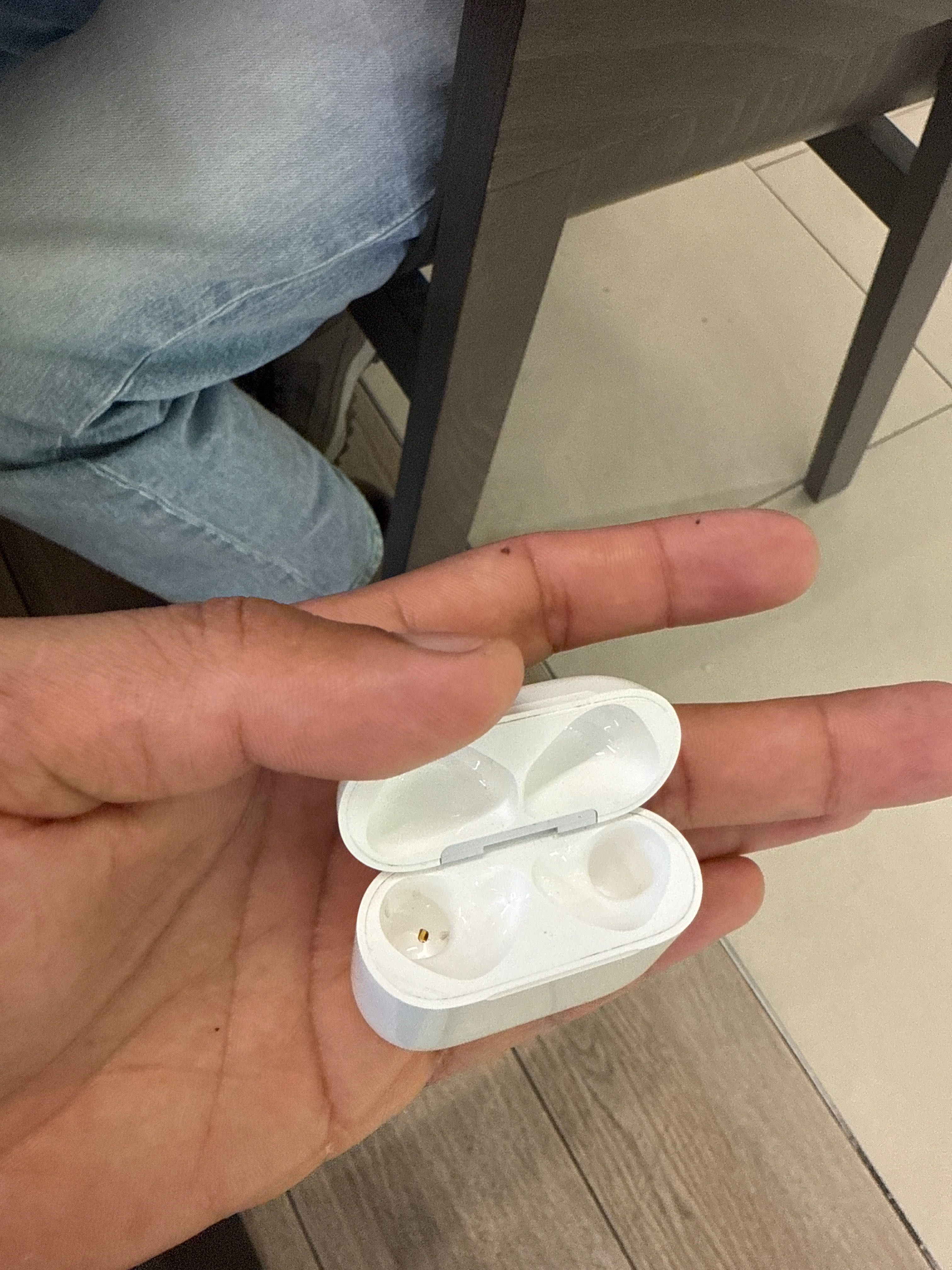Airpods 4 anc box