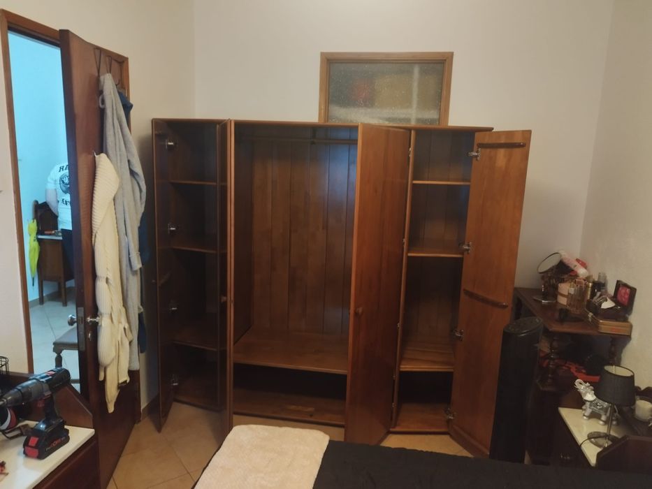 Roupeiro de 4 portas da Cerne. (Para despachar)