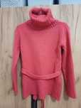 Czerwony sweter z golfem