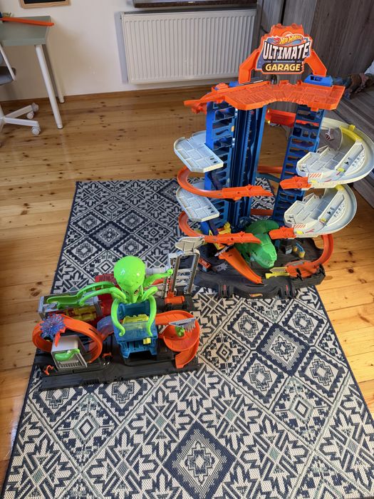 Zestaw hot wheels garaż t-rex i myjnia ośmiornica