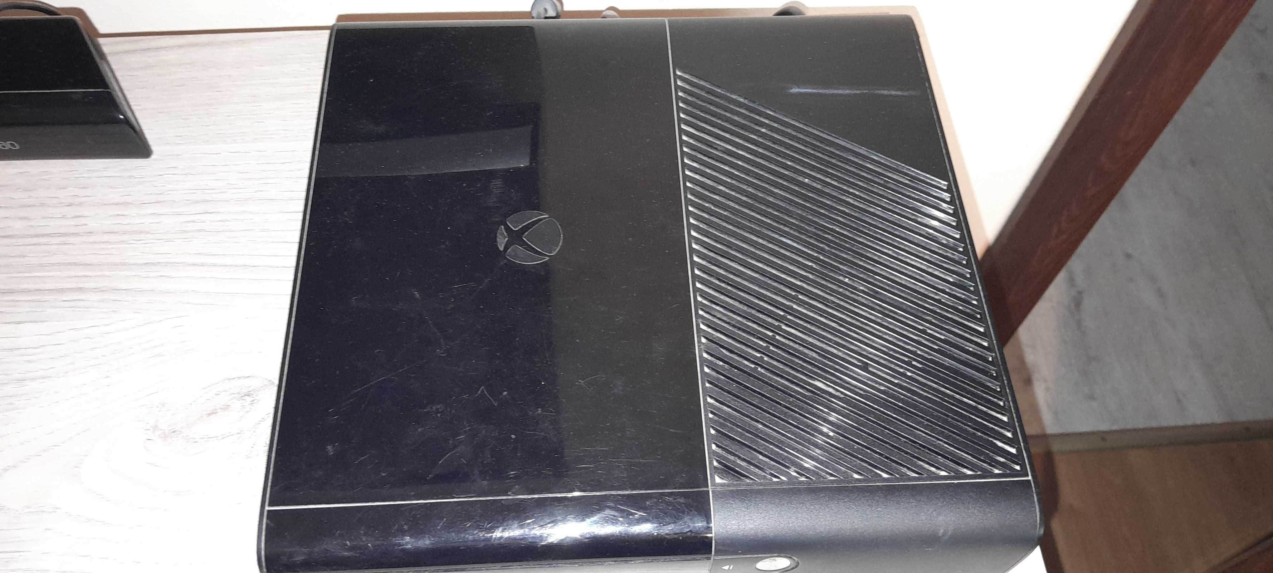 Sprzedam xbox 360 2 pady kinect + 20 gier