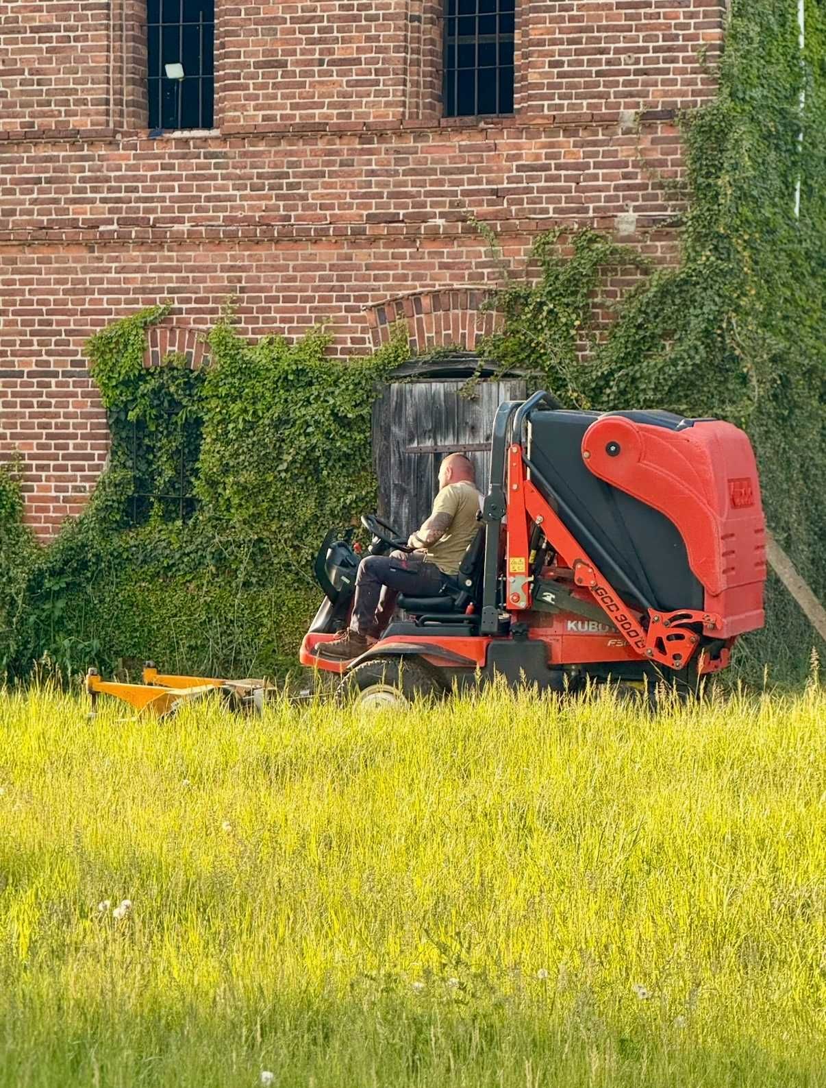 Usługi koszenia, Mulczowania, Zbieranie trawy, biomasy