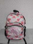 Mochila escolar da Totto com estampado de corações