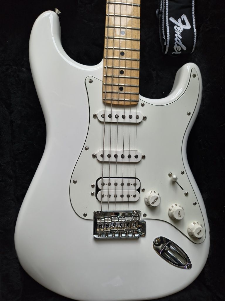 Fender Stratocaster Player + Case + Pasek + Kabel (Fender)