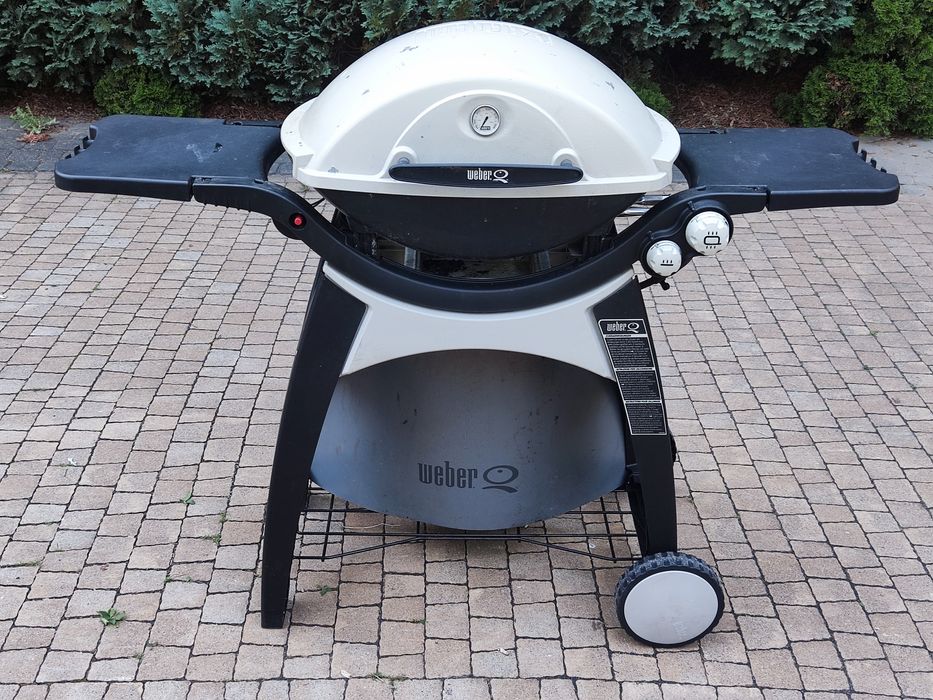Grill gazowy Weber duży ze  stolikiem - założone nowe palniki..