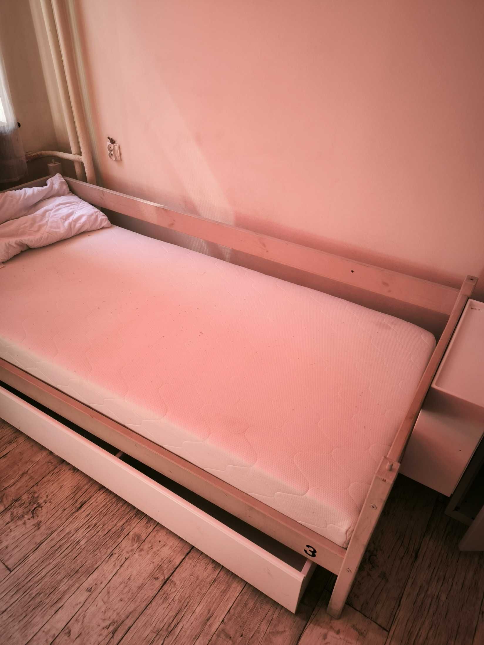 Łóżko pojedyncze 90x200 cm z szufladami | Stan dobry