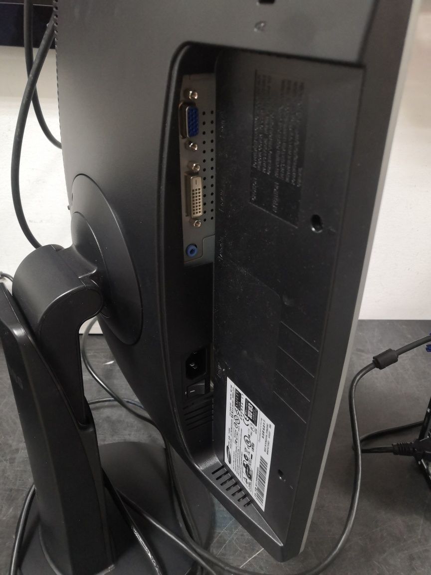 Monitor Samsung SyncMaster 743 Pivot