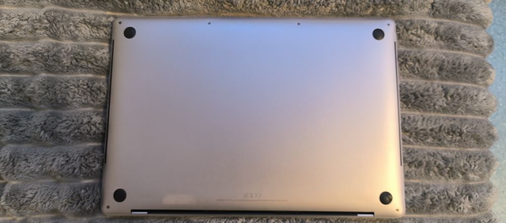 Sprzedam MacBook pro 15