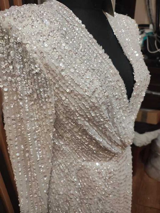 Błyszcząca suknia ślubna