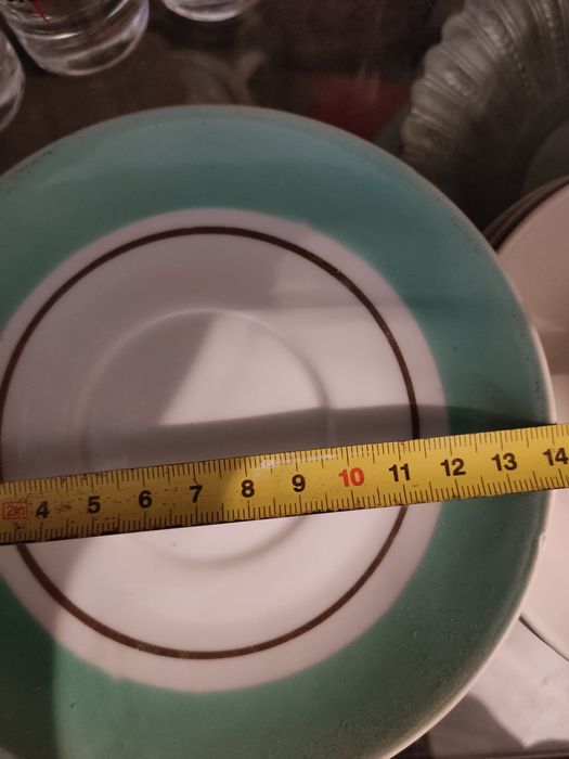 Посуда тарілки чашки келихи