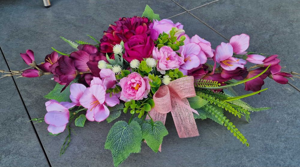 Kompozycja kwiatowa na grób cmentarz stroik ikebana Z153