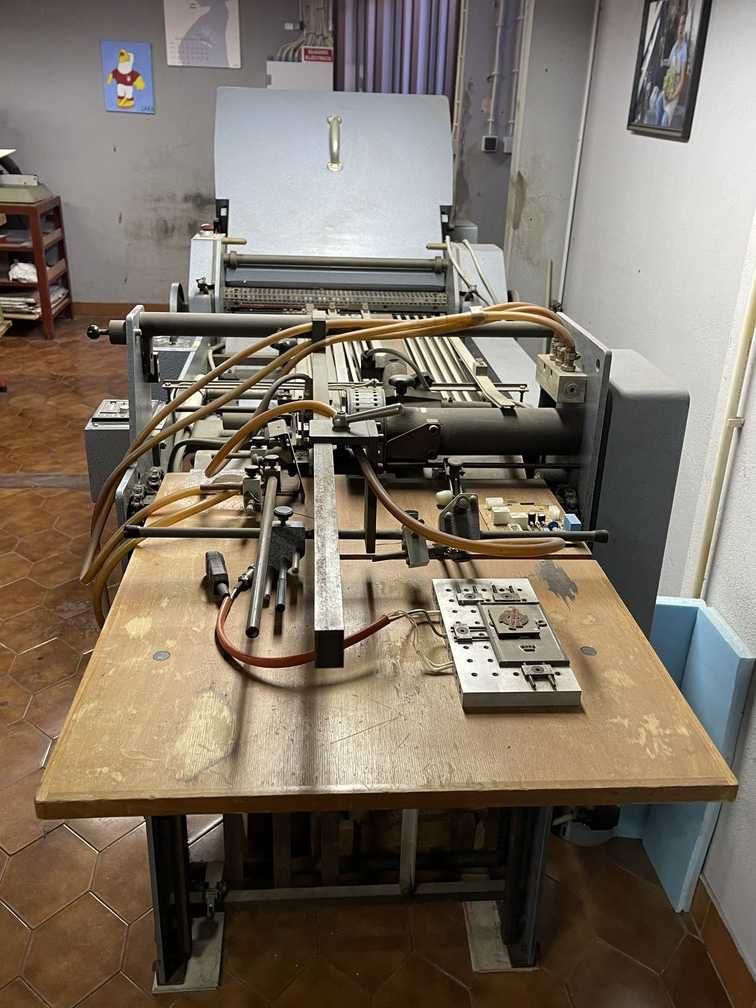 Venda de Gráfica / Tipografia - Máquina de Dobrar STAHL