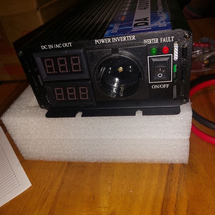 Інвектор Volttronik з чистим сінусом 12/220 вольт 4квт.