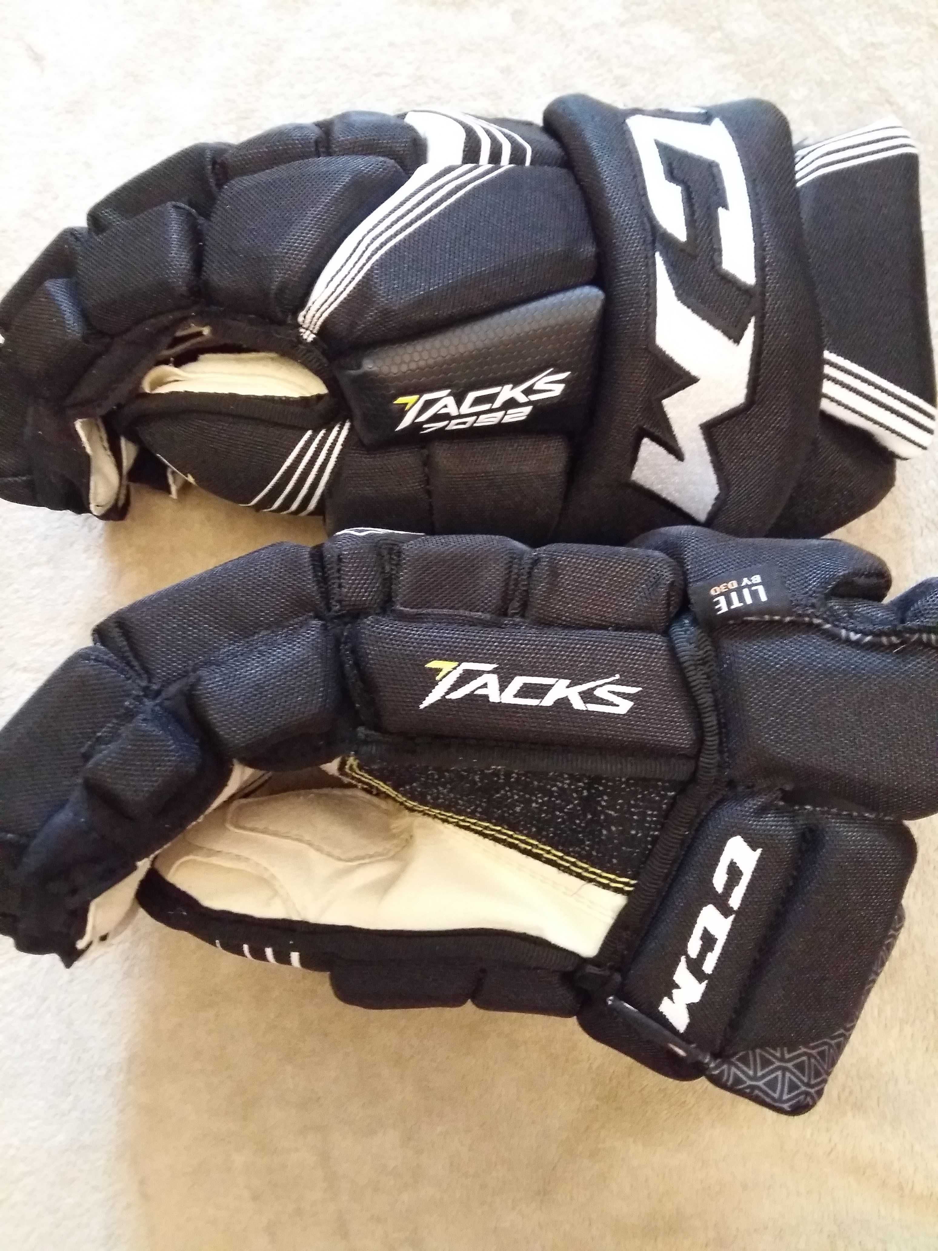 Хоккейные перчатки CCM Tacks 7092, б/у.