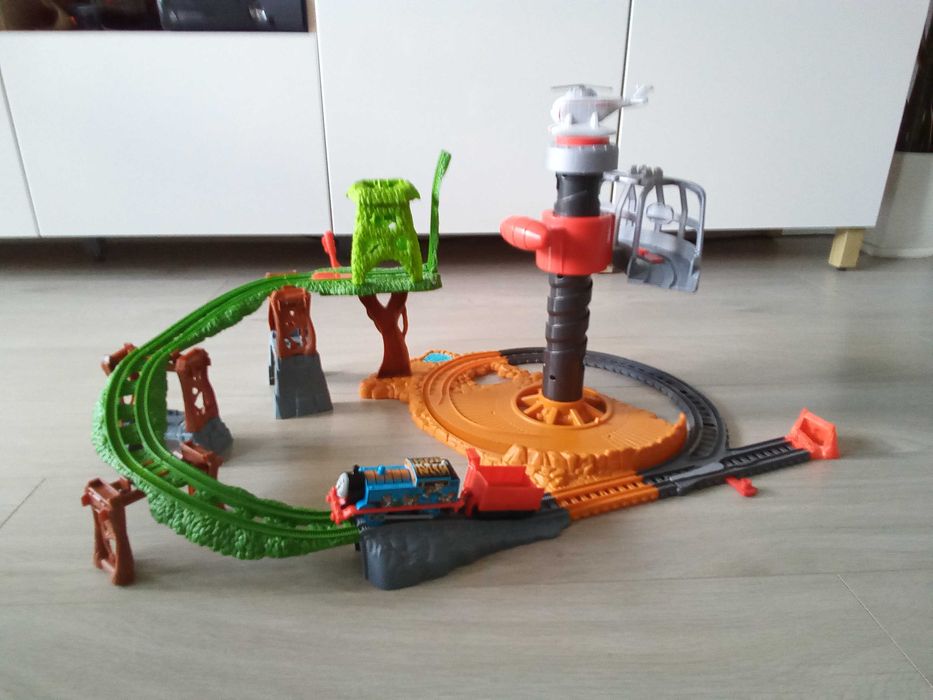 Kolejka Tomek i Przyjaciele i figurki 'Ratunek w dżungli'