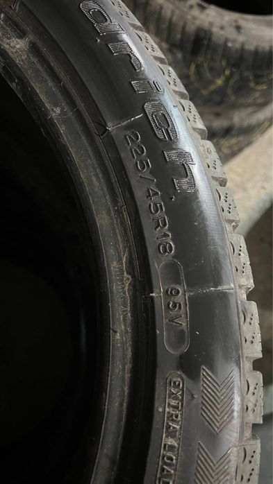 Комплект зимової гуми 225/45/18