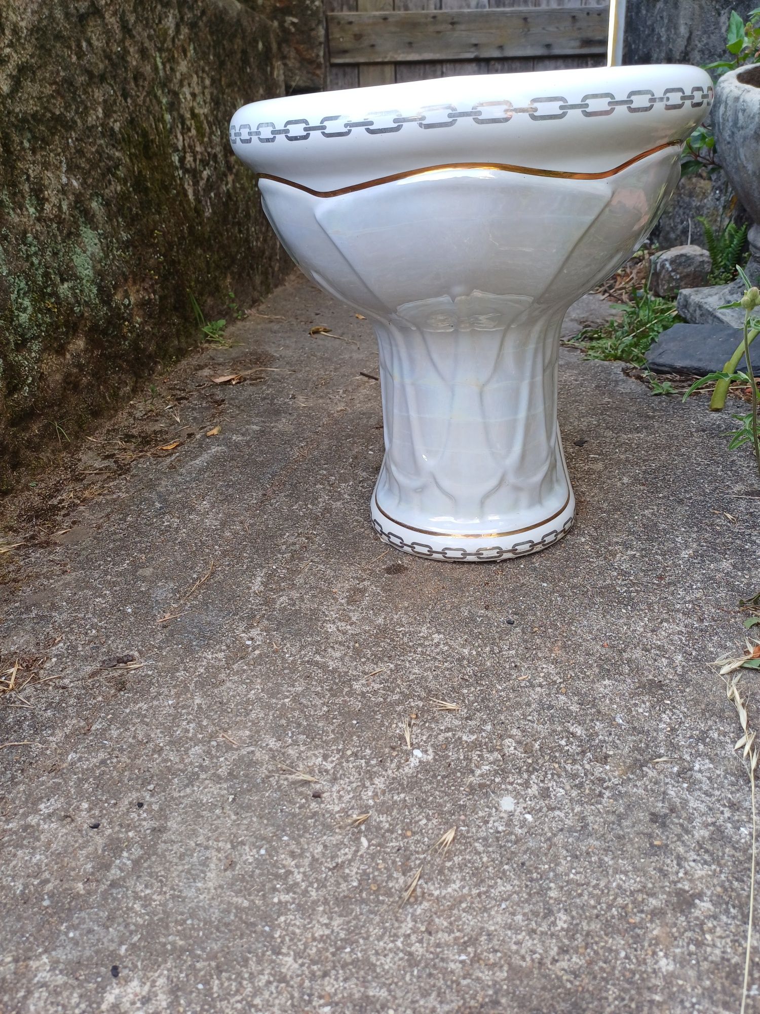 Bidé em bom estado