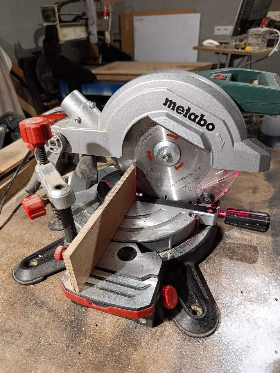 Торцовочная пила Metabo KS216( плавный пуск) Lasercut