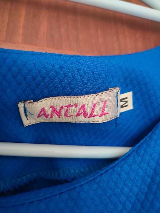 Elegancka, niebieska sukienka