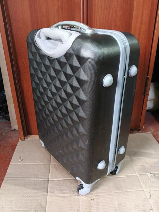 Чемодан на колесах