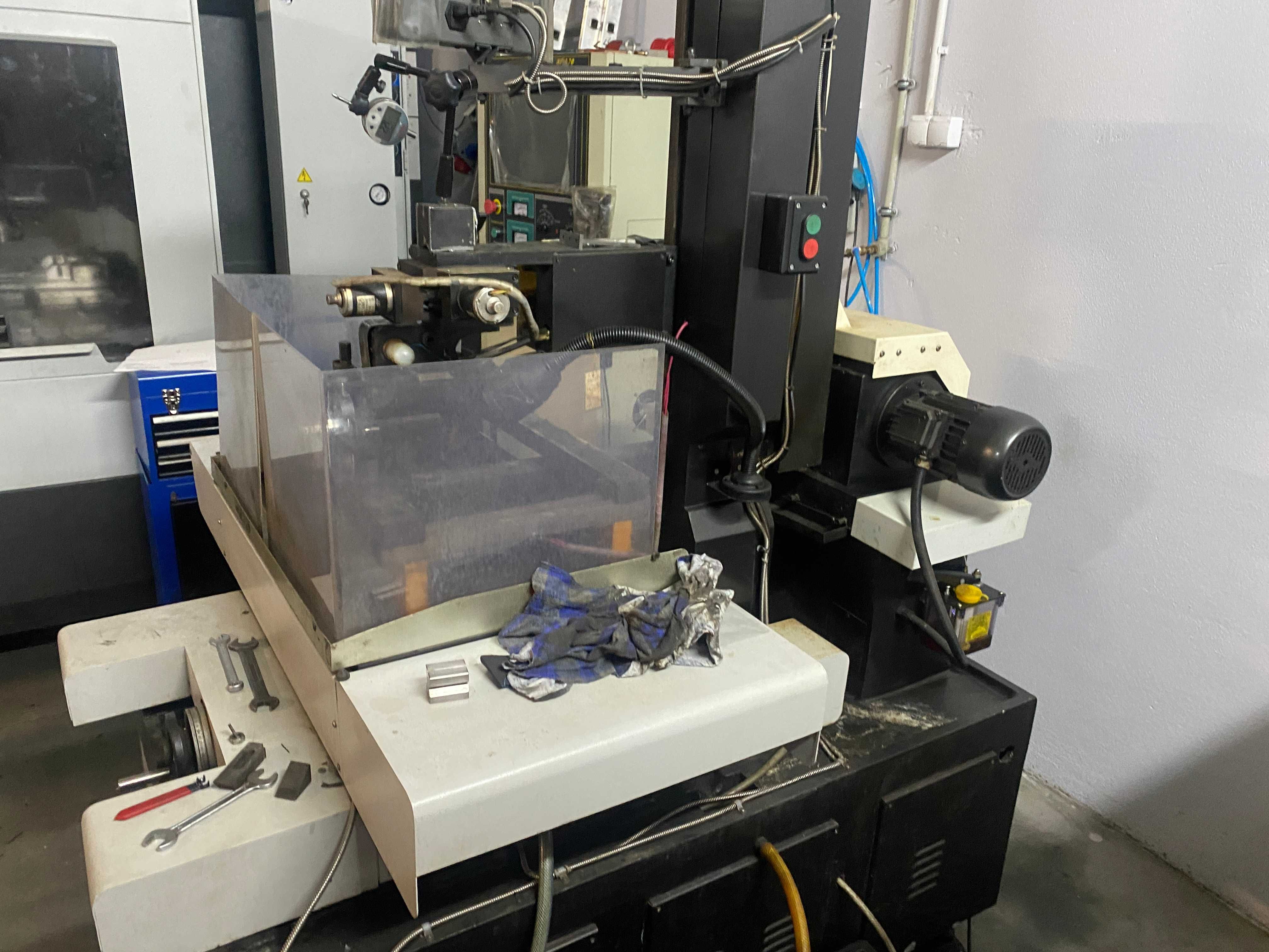 Elektrodrążarka drutowa EDM KD7725