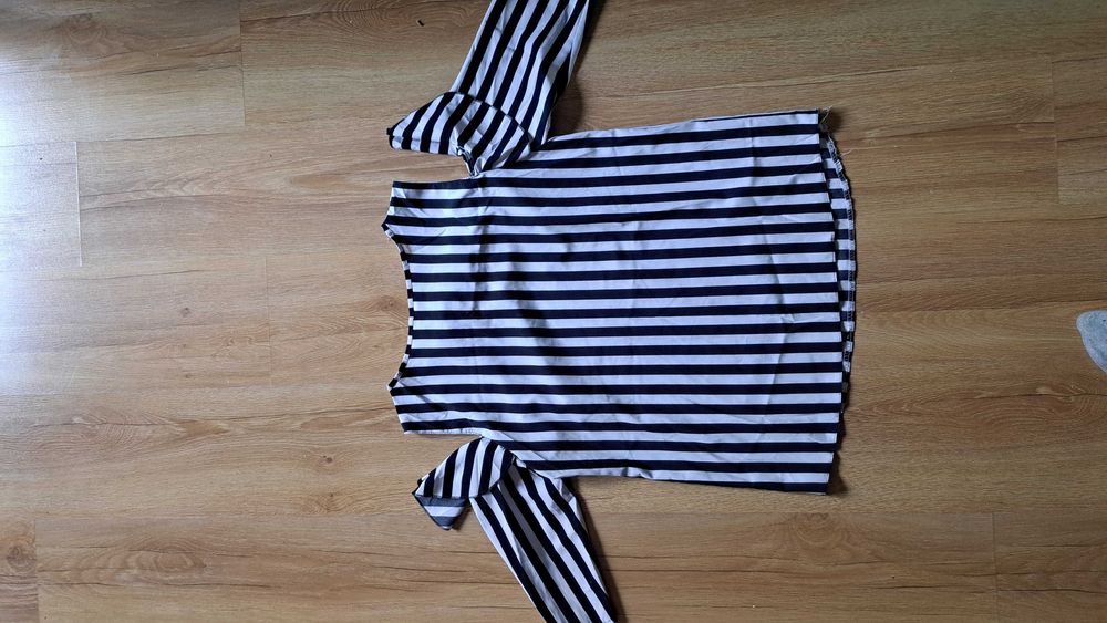 Bluzka hiszpanka odkryte ramiona w paski granat biel rozm M nowa