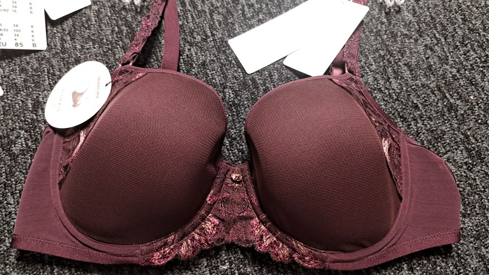 Biustonosz triumph w rozmiarze 85B, burgundowy spacer cup z fiszbinami