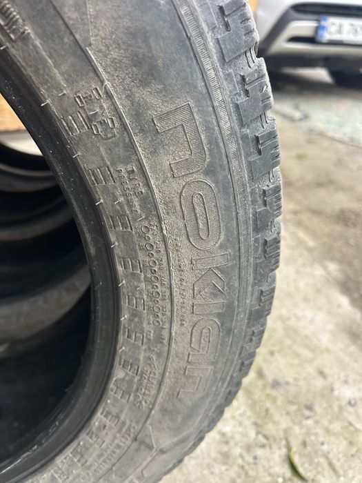 225/60R18 nokian