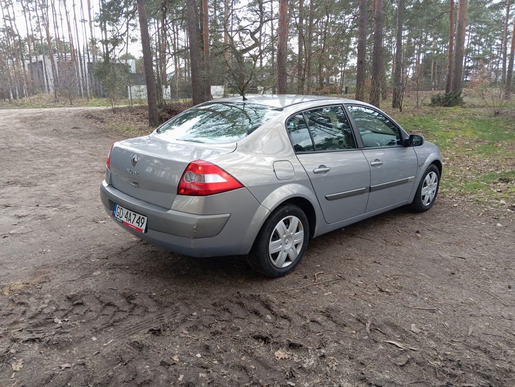 Renault Megane sedan benzyna