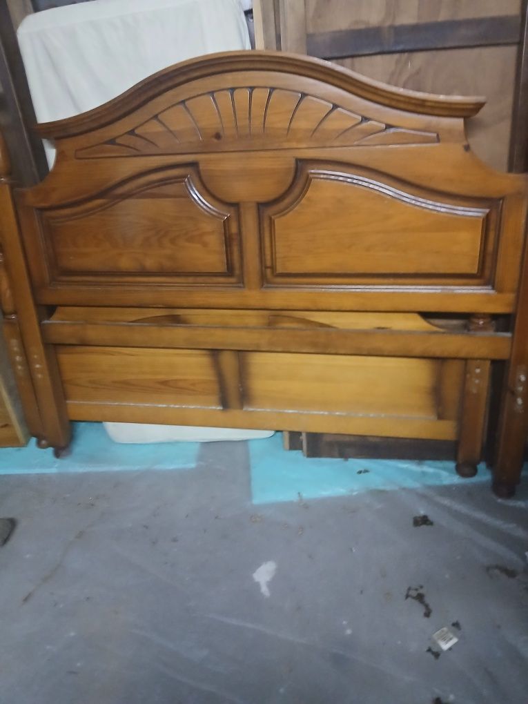 Cama de  casal sem colchão